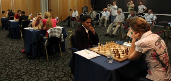 Hou Yifan closing in on victory - News - SimpleChess