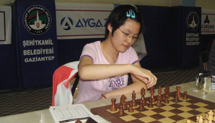 Hou Yifan closing in on victory - News - SimpleChess