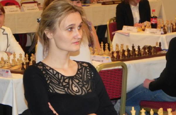 Cmilyte ahead, Stefanova on her heels - News - SimpleChess